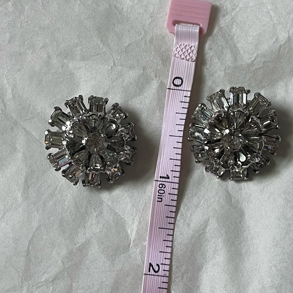 Hollycraft Rhinestone Earrings Clip-On. - Picture 5 of 6